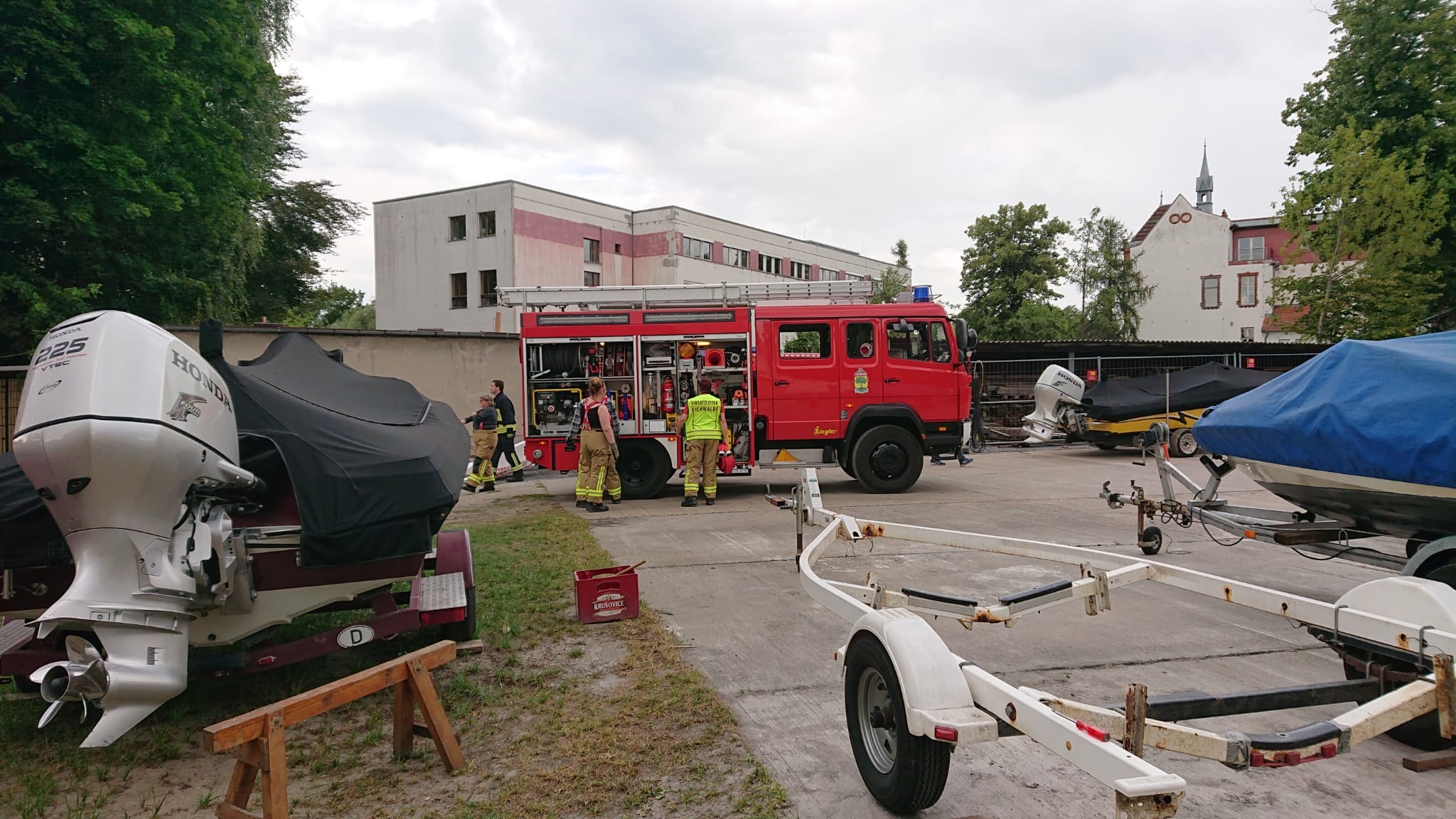 Umweltverschmutzung: Feuerwehreinsatz in Schmöckwitz