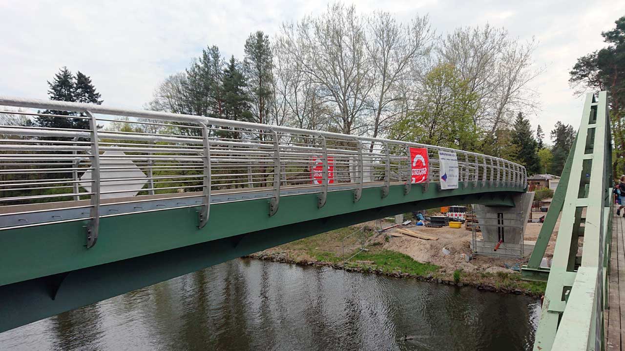 Neue Brücke für Fußgänger und Radfahrer in Schmöckwitzwerder